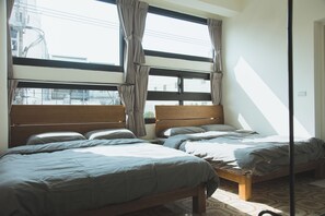 Gallery Quadruple Room | Free WiFi - Yaboo Hotel (Xihu)