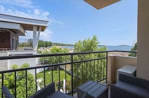 Appartement, vue partielle sur la mer | Vue depuis le balcon