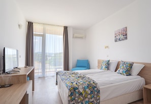 Bureau, rideaux occultants, fer et planche à repasser, Wi-Fi gratuit