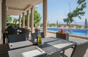 Outdoor dining - Royal Marina Beach (Sozopol)