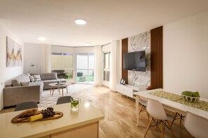Appartement | 4 slaapkamers, een bureau, een laptopwerkplek, beddengoed