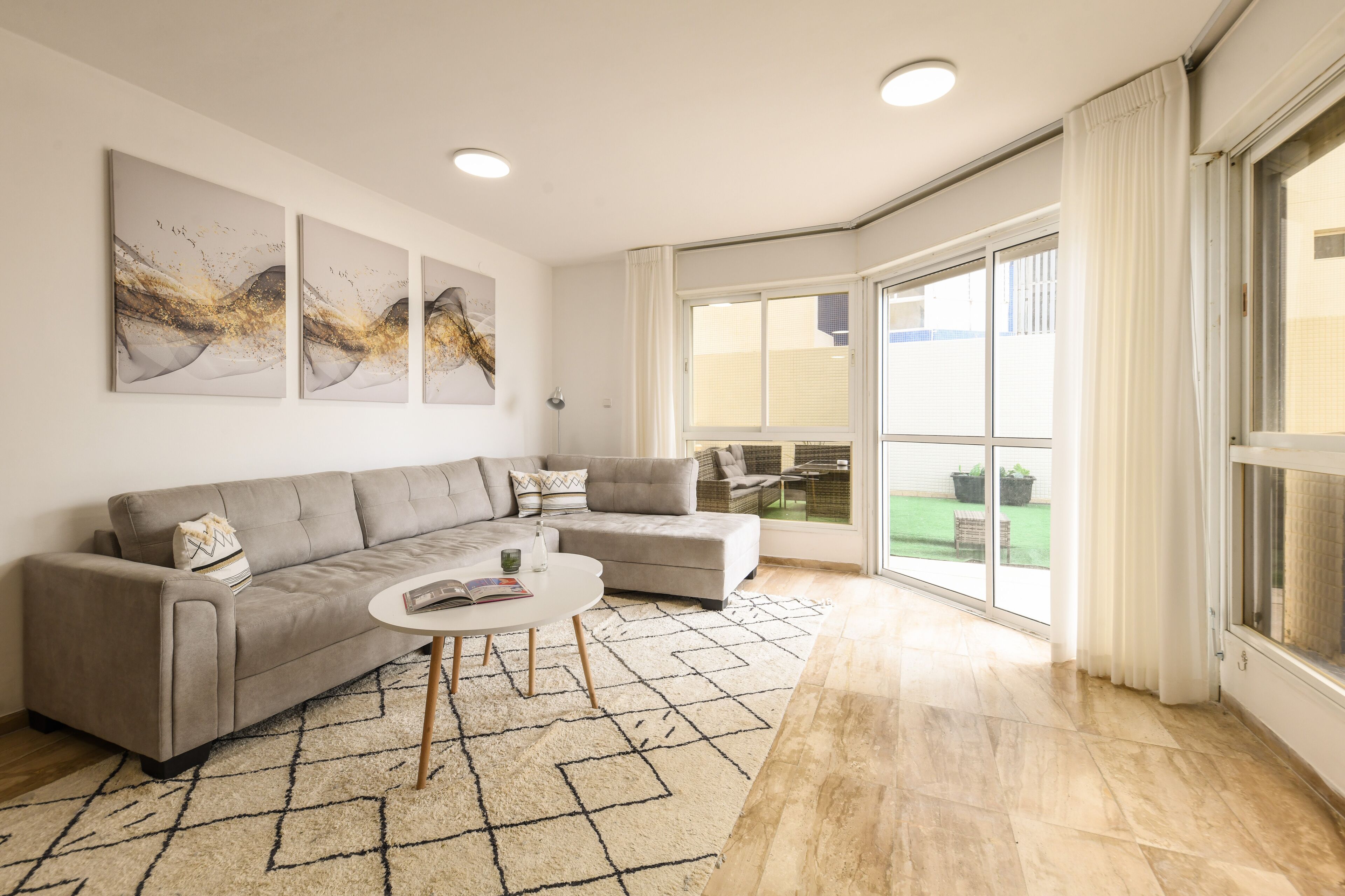 公寓 | 起居区 | 55-英寸智能电视 （配备有线频道）、电视