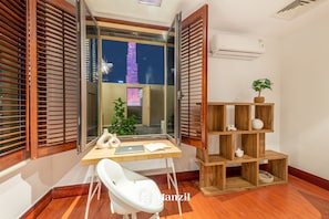 2 bedrooms, in-room safe, iron/ironing board, free WiFi
