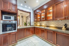 Luxury-Apartment | Eigene Küche | Kühlschrank, Mikrowelle, Reinigungsartikel, K üchenrolle