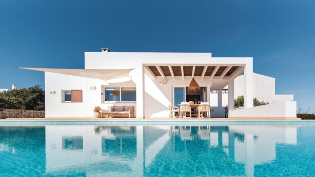 A modern white house with a pool, outdoor seating, and a covered patio area. - Villa Mercedes - Warm and quiet villa without equal (Ciutadella de Menorca)