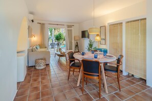Dining - Aura de Mar   Boutique duplex near the beach (Ciutadella de Menorca)