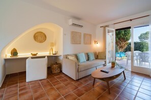 TV - Aura de Mar   Boutique duplex near the beach (Ciutadella de Menorca)