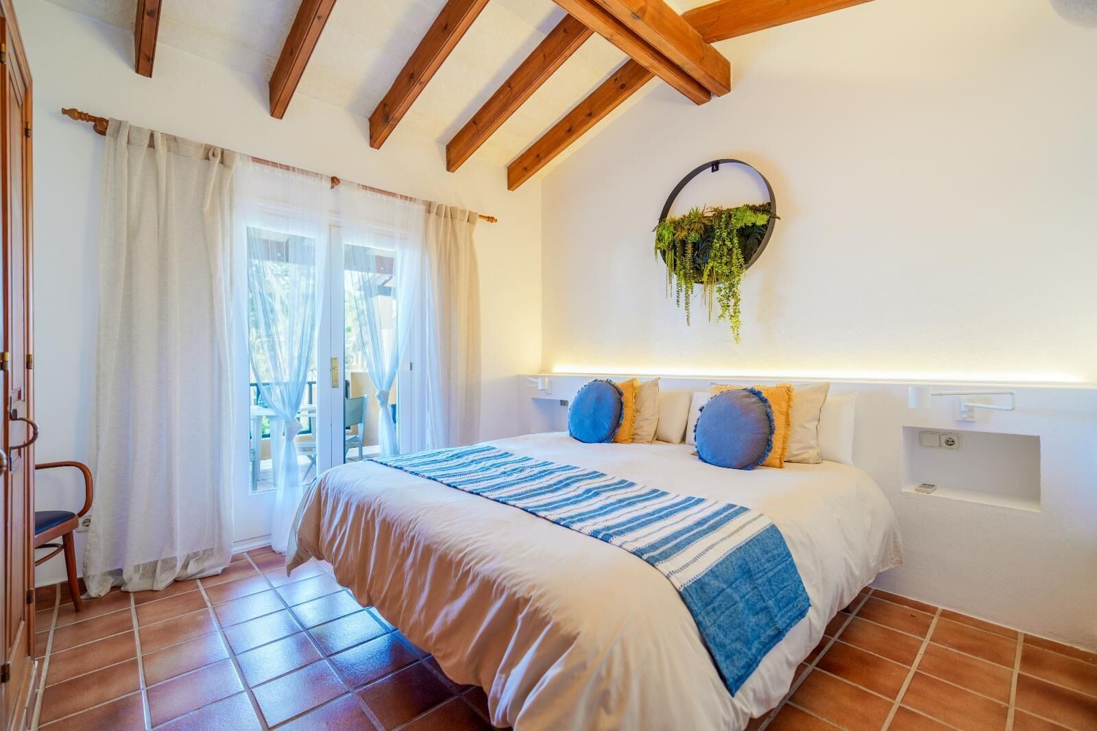 1 Schlafzimmer, Zimmersafe, Schreibtisch, Bügeleisen/Bügelbrett