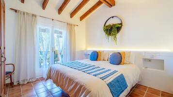 1 Schlafzimmer, Zimmersafe, Schreibtisch, Bügeleisen/Bügelbrett
