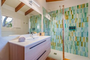 Hair dryer, towels