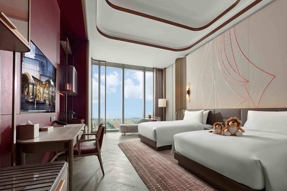 Premium bedding, down duvets, minibar, individually decorated