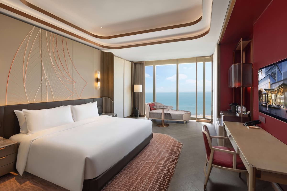 MGM Executive Ocean View Room King | Premium bedding, down comforters, minibar, individually decorated