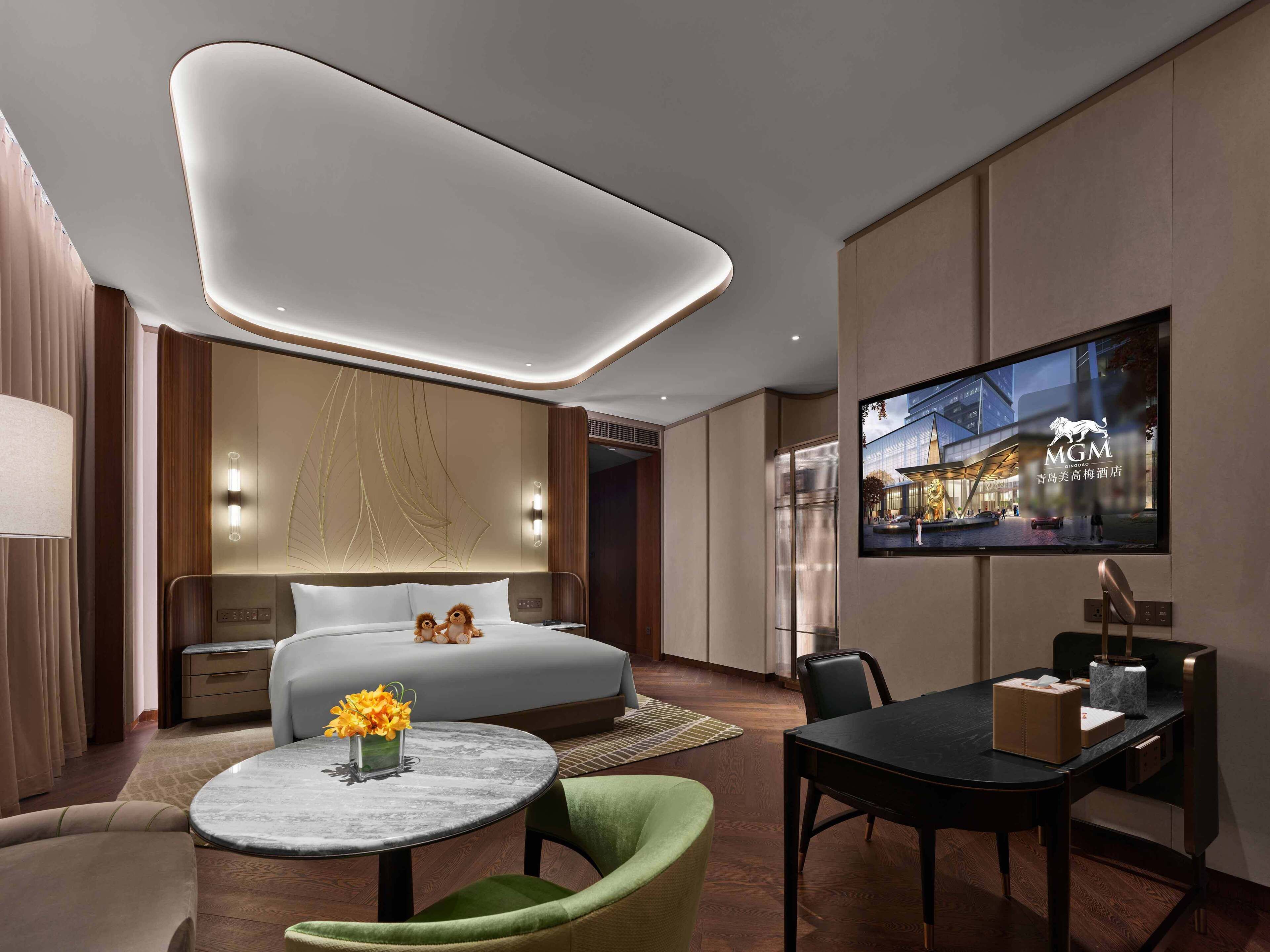 Premium bedding, down duvets, minibar, individually decorated