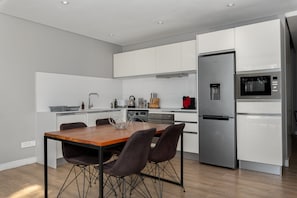 Classic Apartment | In-room dining