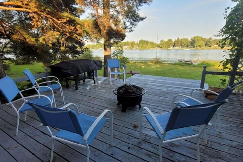 Campau Lake Retreat | 2BR | Spa & Lake Access