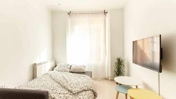 2 bedrooms, iron/ironing board, travel cot, free WiFi