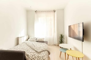2 bedrooms, iron/ironing board, travel cot, free WiFi