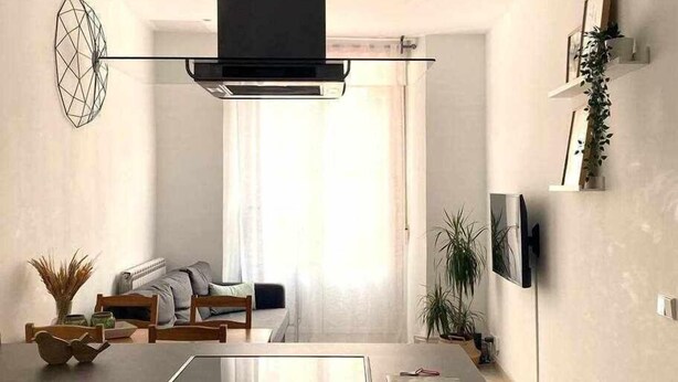 TV - Apartamento con Terraza en el Casco Antiguo de Pamplona - Ayla San Fermín (Pamplona/Iruña)