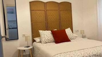 2 slaapkamers, een strijkplank/strijkijzer, reisbedje, gratis wifi