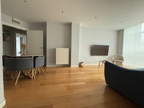 TV - Singular Deluxe apartment, downtown Pamplona (Pamplona/Iruña)