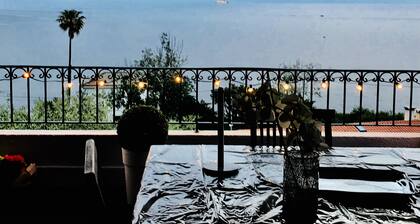 Magnifique triplex pavillionaire face Ă la Mer