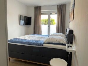 2 bedrooms, iron/ironing board, free WiFi