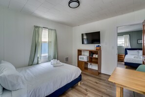 2 bedrooms, iron/ironing board, free WiFi, bed sheets