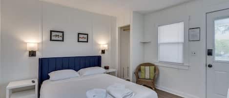 1 bedroom, iron/ironing board, WiFi (free), bed sheets