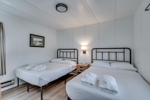 K's Motel with Stunning St. Lawrence River Views - Room 3