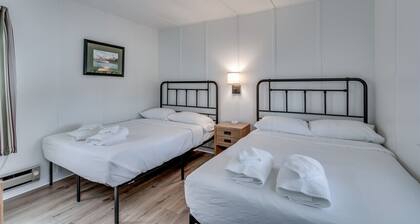 K's Motel with Stunning St. Lawrence River Views - Room 3