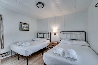 K's Motel with Stunning St. Lawrence River Views - Room 3