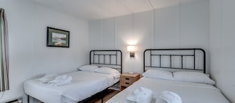 K's Motel with Stunning St. Lawrence River Views - Room 3