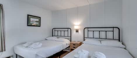 1 chambre, fer et planche Ă repasser, Wi-Fi gratuit, draps fournis