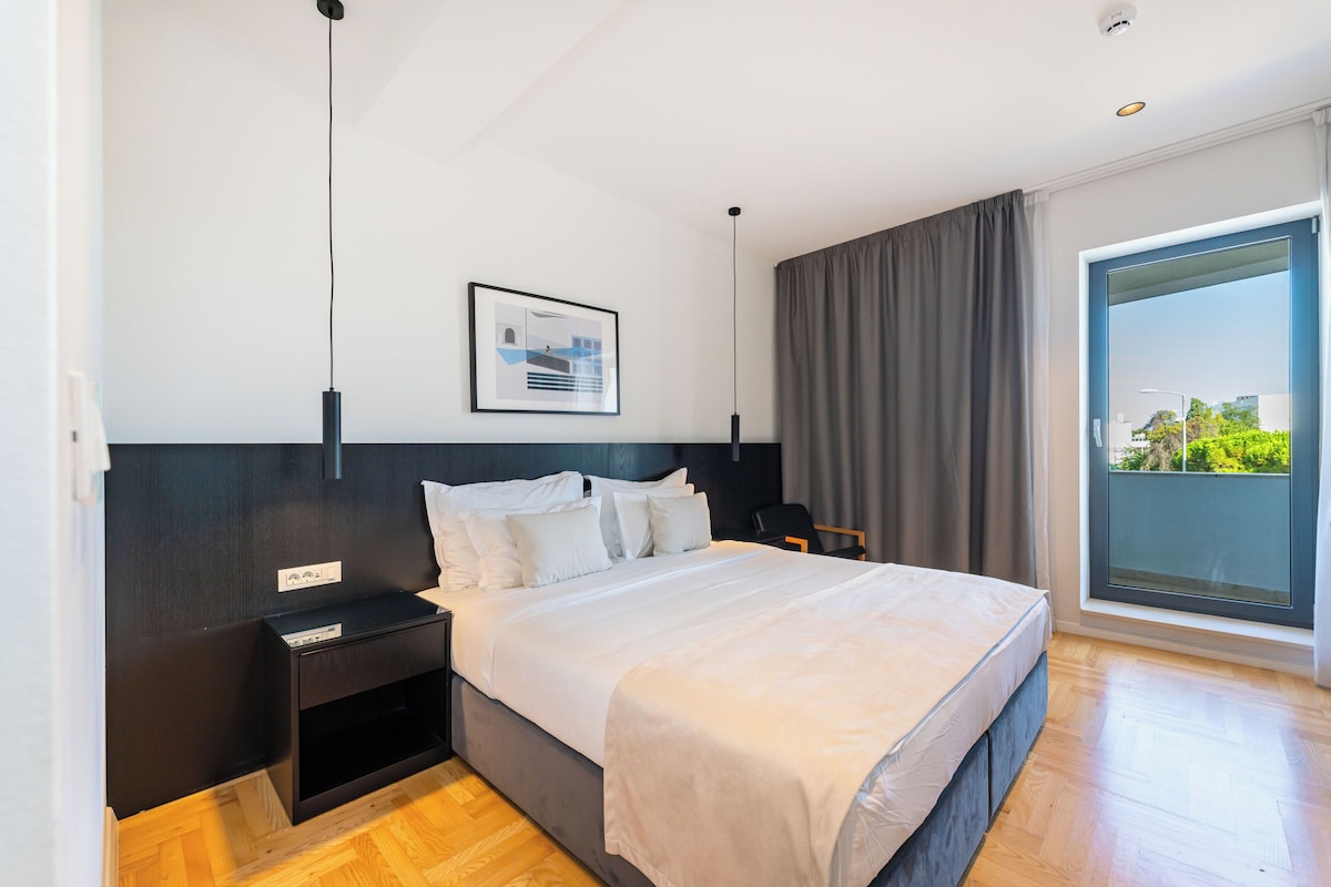 Premium Room with balcony | 1 室のベッドルーム、ミニバー、セーフティボックス (室内)、デスク
