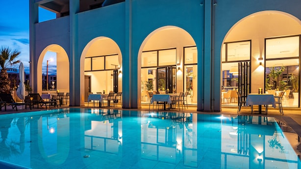 A swimming pool with a clear blue water surface, surrounded by lounge chairs and tables. - Miramare Hotel Zadar (Zadar)