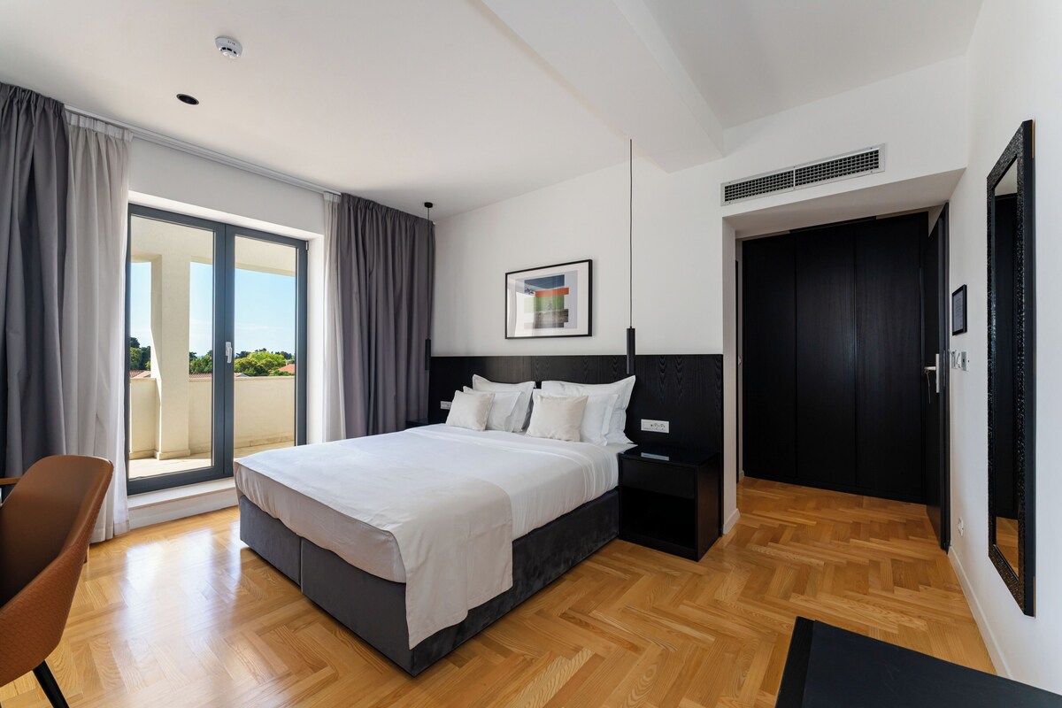 Superior Double Room | 1 bedroom, minibar, in-room safe, desk