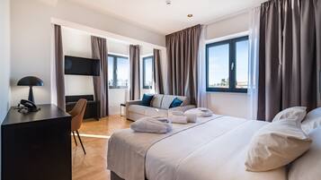 Deluxe Room | 1 bedroom, minibar, in-room safe, desk