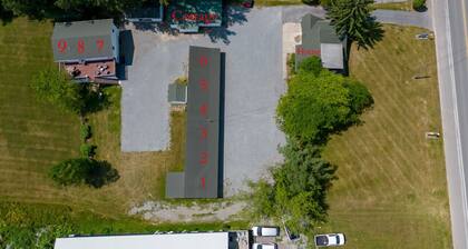 K's Motel with Stunning St. Lawrence River Views - Room 4