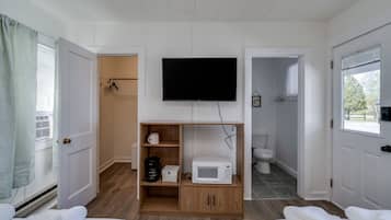 1 slaapkamer, een strijkplank/strijkijzer, gratis wifi, beddengoed