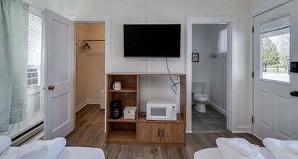 K's Motel with Stunning St. Lawrence River Views - Room 4