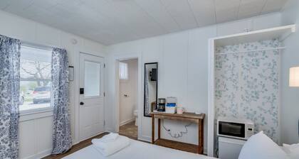 K's Motel with Stunning St. Lawrence River Views - Room 6