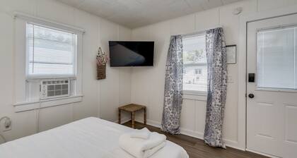 K's Motel with Stunning St. Lawrence River Views - Room 6
