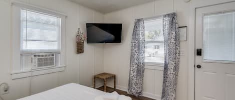 1 habitación, tabla de planchar con plancha, wifi gratis y ropa de cama