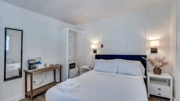 1 habitación, tabla de planchar con plancha, wifi gratis y ropa de cama