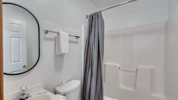 Secador de pelo, toallas