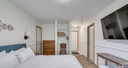 K's Motel with Stunning St. Lawrence River Views - Room 8