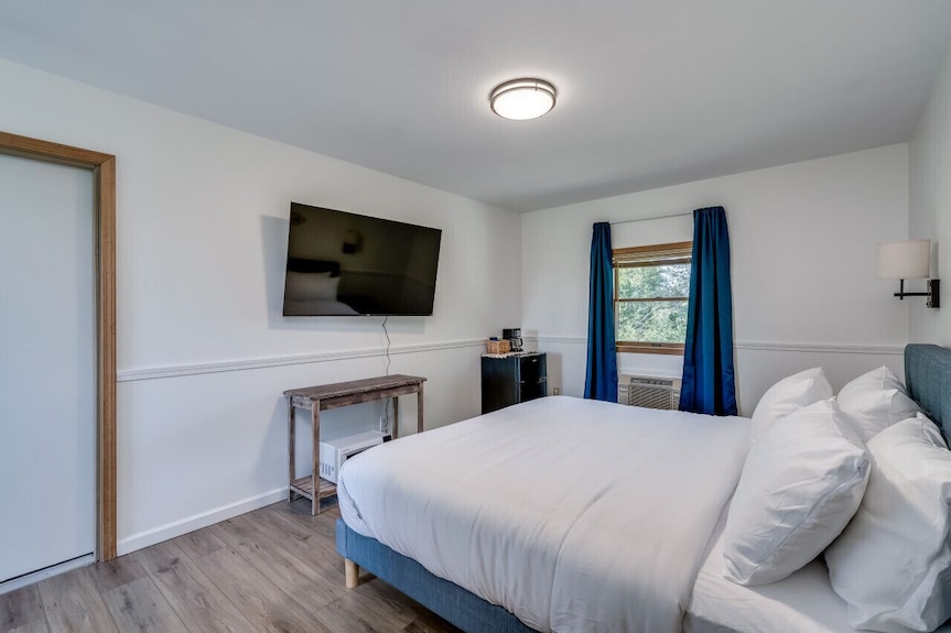 K's Motel With Stunning St. Lawrence River Views - Room 8 - Wellesley Island State Park, Fineview