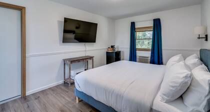 K's Motel with Stunning St. Lawrence River Views - Room 8
