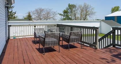 K's Motel with Stunning St. Lawrence River Views - Room 8