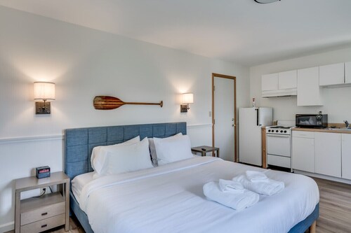 K's Motel with Stunning St. Lawrence River Views - Room 9
